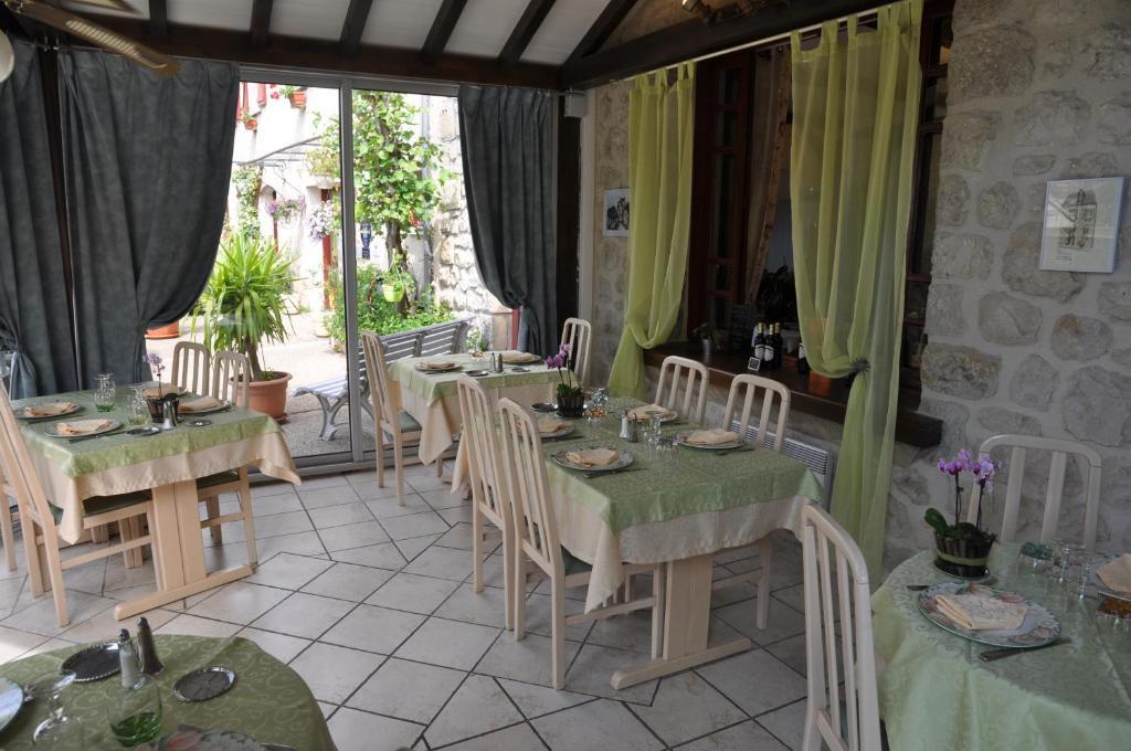 Logis Hotels - Auberge De L'Ile - Hotel 3 Etoiles Et Restaurant Creysse  Exterior photo
