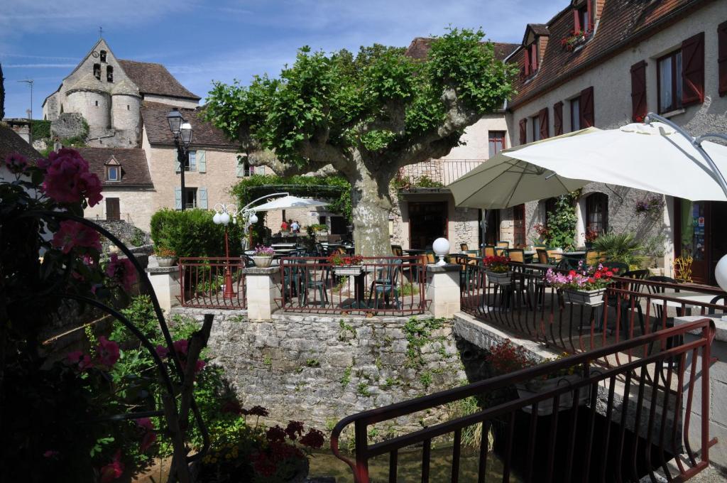Logis Hotels - Auberge De L'Ile - Hotel 3 Etoiles Et Restaurant Creysse  Exterior photo