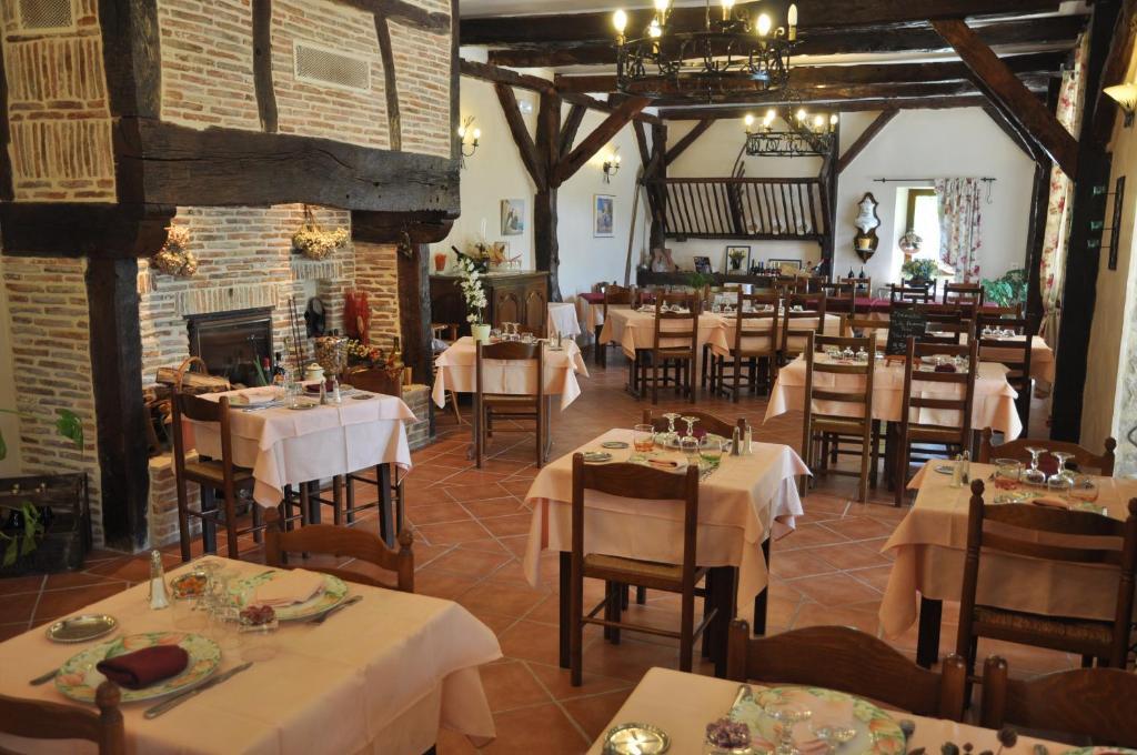 Logis Hotels - Auberge De L'Ile - Hotel 3 Etoiles Et Restaurant Creysse  Exterior photo