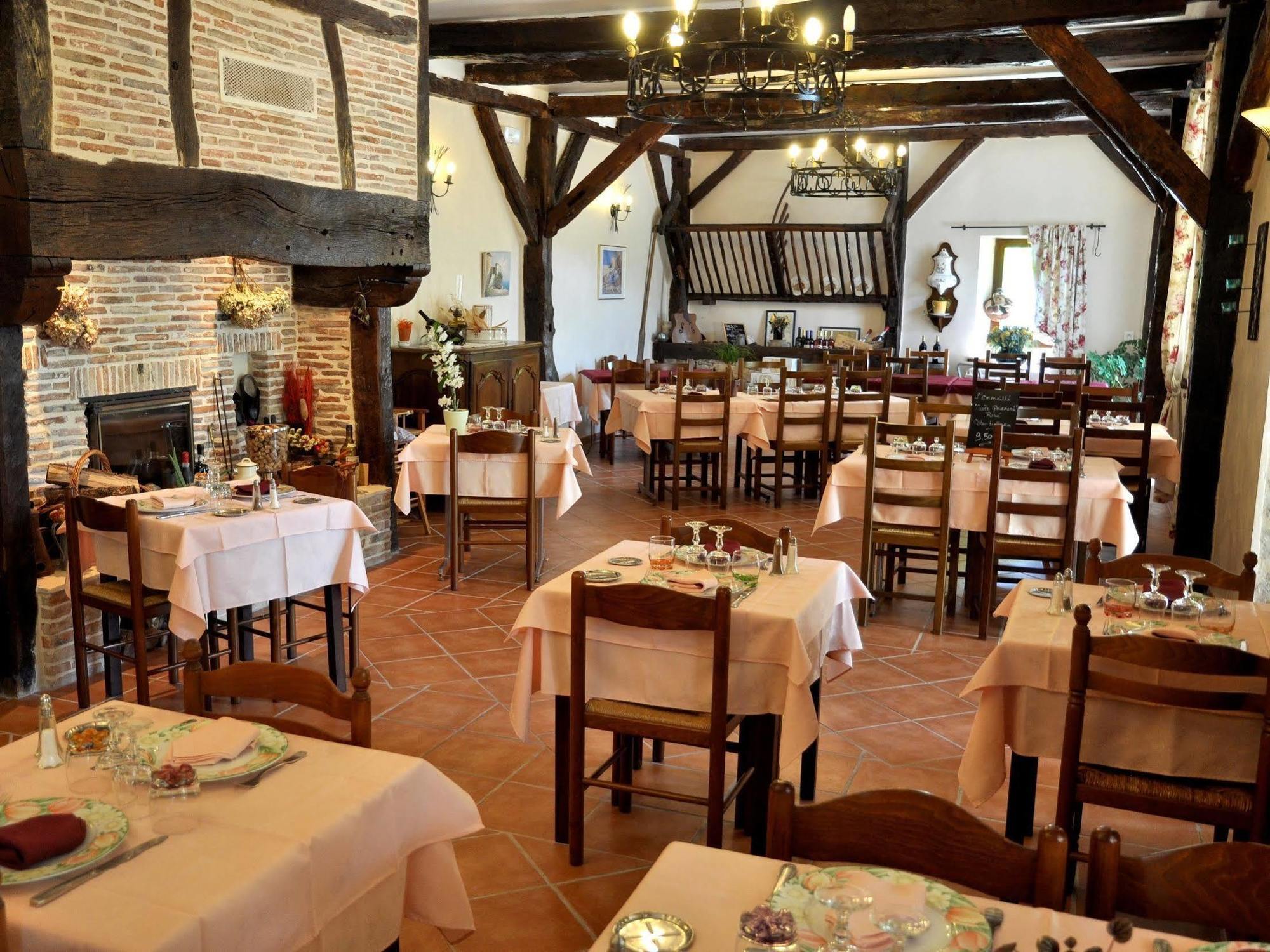 Logis Hotels - Auberge De L'Ile - Hotel 3 Etoiles Et Restaurant Creysse  Exterior photo