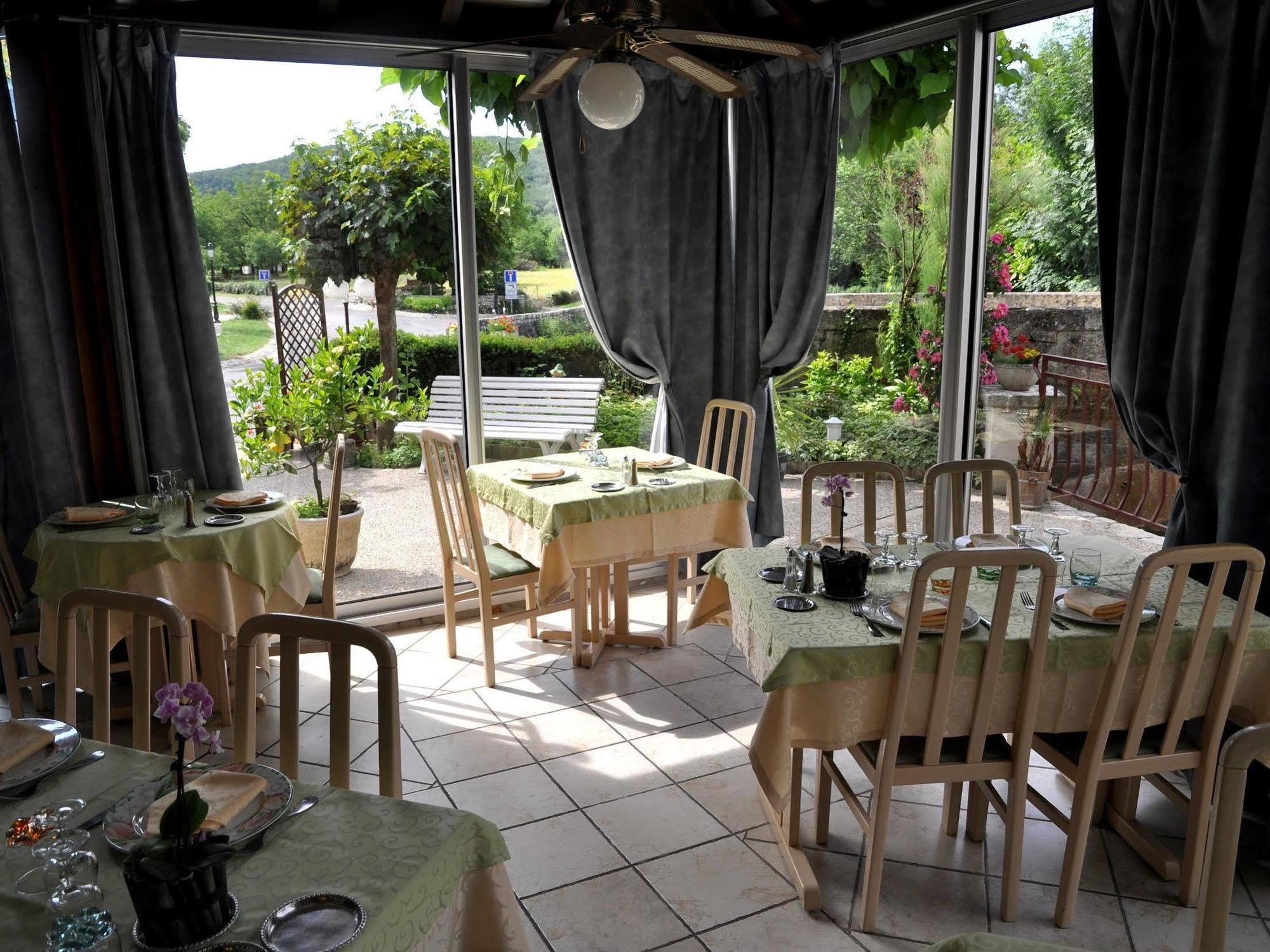 Logis Hotels - Auberge De L'Ile - Hotel 3 Etoiles Et Restaurant Creysse  Exterior photo
