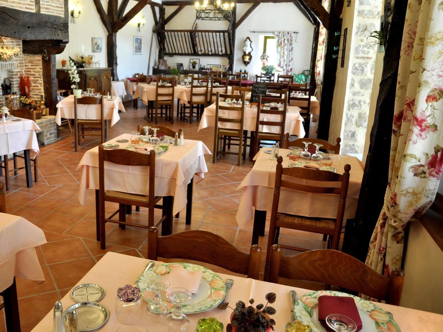 Logis Hotels - Auberge De L'Ile - Hotel 3 Etoiles Et Restaurant Creysse  Exterior photo